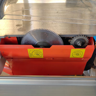 8000r/min Ταχύτητα βαθμολόγησης CNC-6132 Δύο λεπίδες έλκηθρο πίνακα πριονιστήρα για κατασκευές