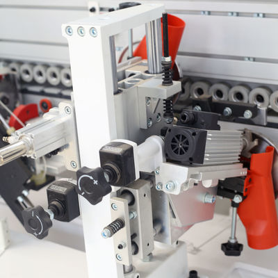 5KW Semi-J Ακατέργαστη Στρίψιμο αυτόματη μηχανή κορμού ταινίας για την παραγωγή πόρτες ντουλάπι