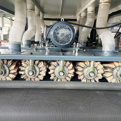 8.97kw Συνολική ισχύς Αυτοματοποιημένη μηχανή χτενίσματος ξυλείας για μηχανήματα ξυλείας