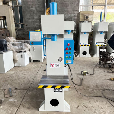 Επικαιροποιήσεις Y41-30T CNC Precision Small Vertical Hydraulic Press με ισχύ 4kW