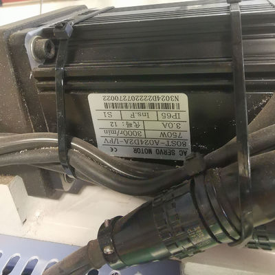 Πλήρως αυτόματη μηχανή αλεξίπτωσης CNC για το άνοιγμα χάντζης πλάτος 600-1200 mm
