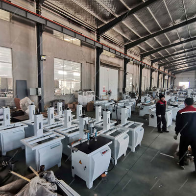 Υψηλής ακρίβειας μεταλλική CNC φρέναρισμα πλέγμα τρυπήματος μικρού πάγκου τρυπάνι για την πόρτα