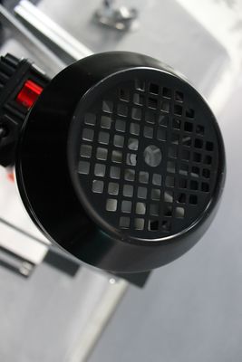 Φορητή μηχανή τρύπωσης με τρύπα για τρύπηση βάθους 0-40 mm στο εργαστήριο ξυλουργίας