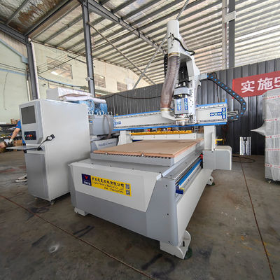 Μηχανή CNC Router για ξυλουργική με γραμμικό αυτόματο μηχανισμό αλλαγής εργαλείων και υψηλή αντοχή
