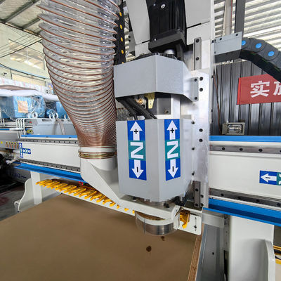 Μηχανή CNC Router για ξυλουργική με γραμμικό αυτόματο μηχανισμό αλλαγής εργαλείων και υψηλή αντοχή