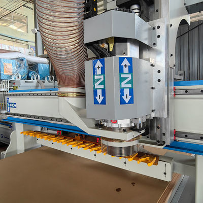 9KW Δύναμη σφινδάλου PK1325 ATC CNC δρομολογητής για τη διάτρηση και την κοπή των επίπλων από ξύλινο συνθετικό
