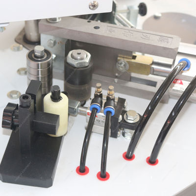 1.4kW Δύναμη W-1 Curve Line Edge Bander Πλήρως αυτόματο μέσω της μηχανής συνδετήρα άκρου τροφοδοσίας