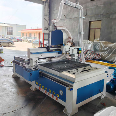 1700KG βάρος ξυλοκόπηση CNC δρομολογητής με οριζόντιες λειτουργίες τρύπησης και τρυπήματος