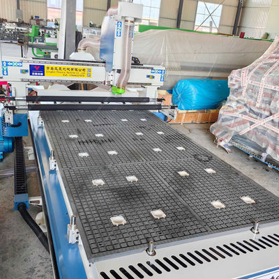 1700KG βάρος ξυλοκόπηση CNC δρομολογητής με οριζόντιες λειτουργίες τρύπησης και τρυπήματος