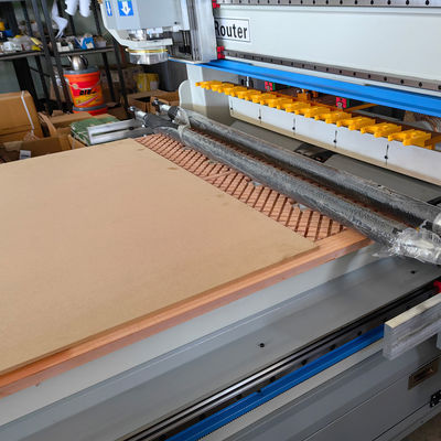 Μηχανή υψηλής ακρίβειας CNC Router PK1325 3 άξονες ξυλοκόπησης για τη βιομηχανία ξυλείας
