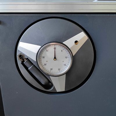 Μέγιστο πλάτος κοπής 1300mm κάθετο πίνακα πριονιστήρα συρόμενο τραπέζι πριονιστήρα για ξυλουργική εργασία
