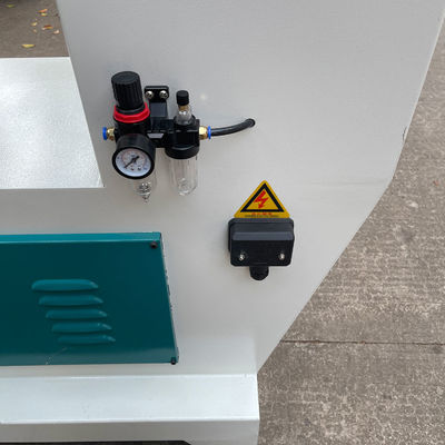 Μέγιστο πάχος του εργασιακού υλικού 150 mm 3kw Μηχανή υψηλής ταχύτητας ξύλινου δρομολογητή για το χύτεμα σπινδέλων