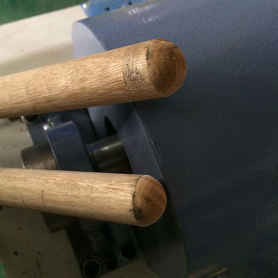 Προσαρμόσιμη 1200-1350mm Στρογγυλή ξύλινη ράβδος Τελικό νήμα σχηματισμού χειριστή μηχανή κόψιμο